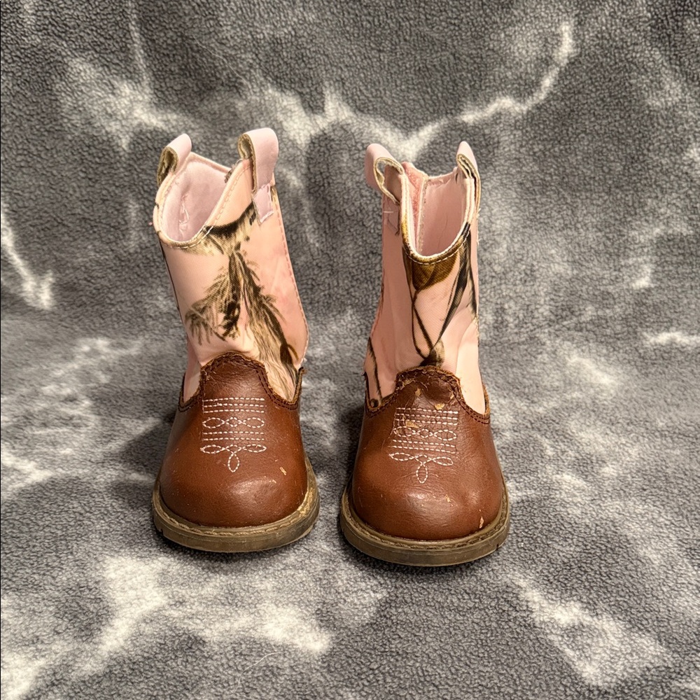Girls Pink Camo Boots